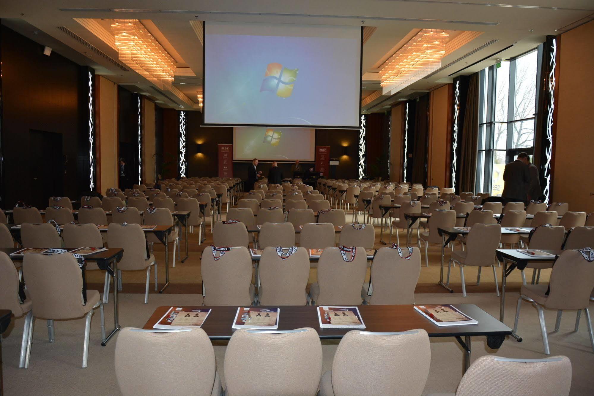 Four Points by Sheraton Kecskemét Hotel és Konferenciaközpont Kültér fotó